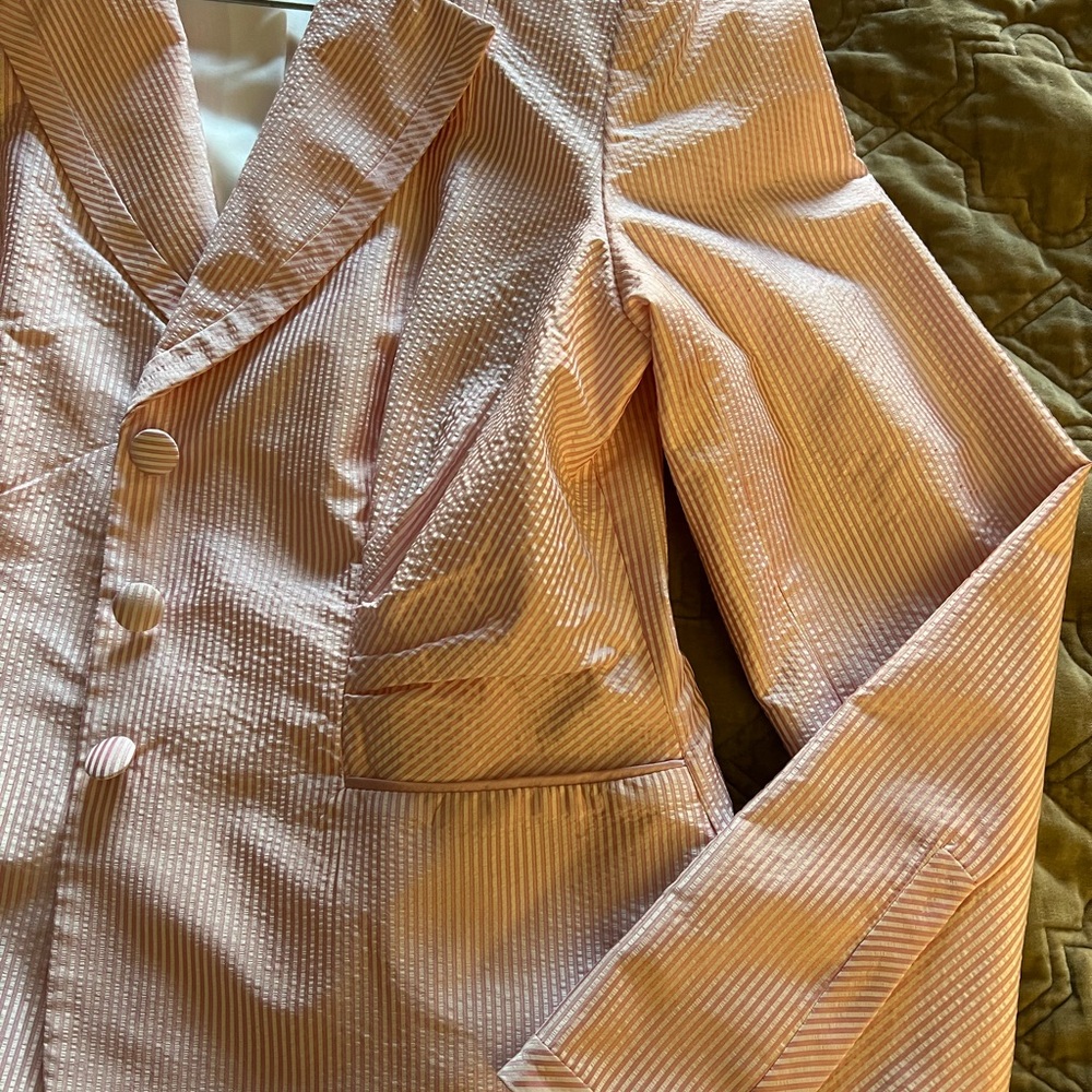 NWOT Kay Unger feminine suit size 10. Pink and white seersucker, fab details